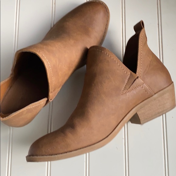 Universal Thread Shoes - Brown booties